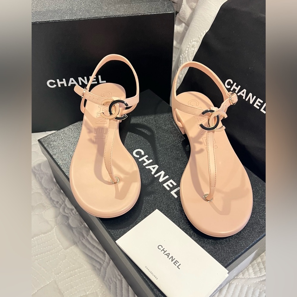 Chanel Pink blush T Sandals NWT Luxury Elegant Comfort.With blush, black silver - Picture 3 of 17
